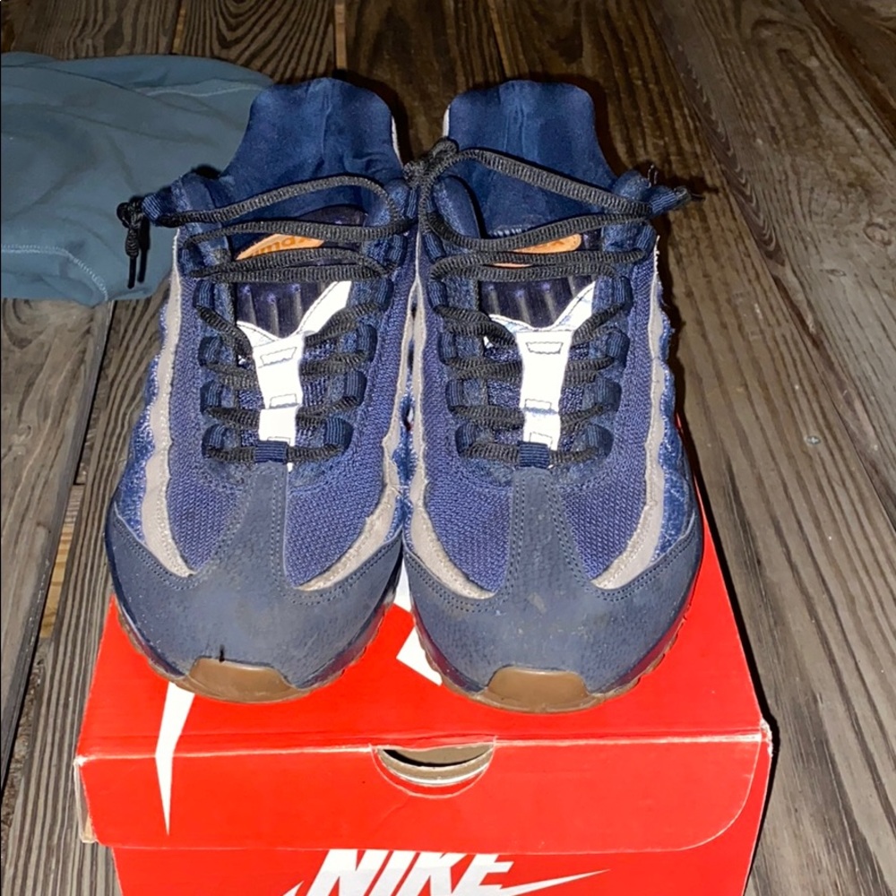 Nike Air Max Tennis Shoe